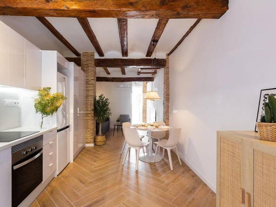 Beautiful Restored House With Terrace Валенсія Екстер'єр фото