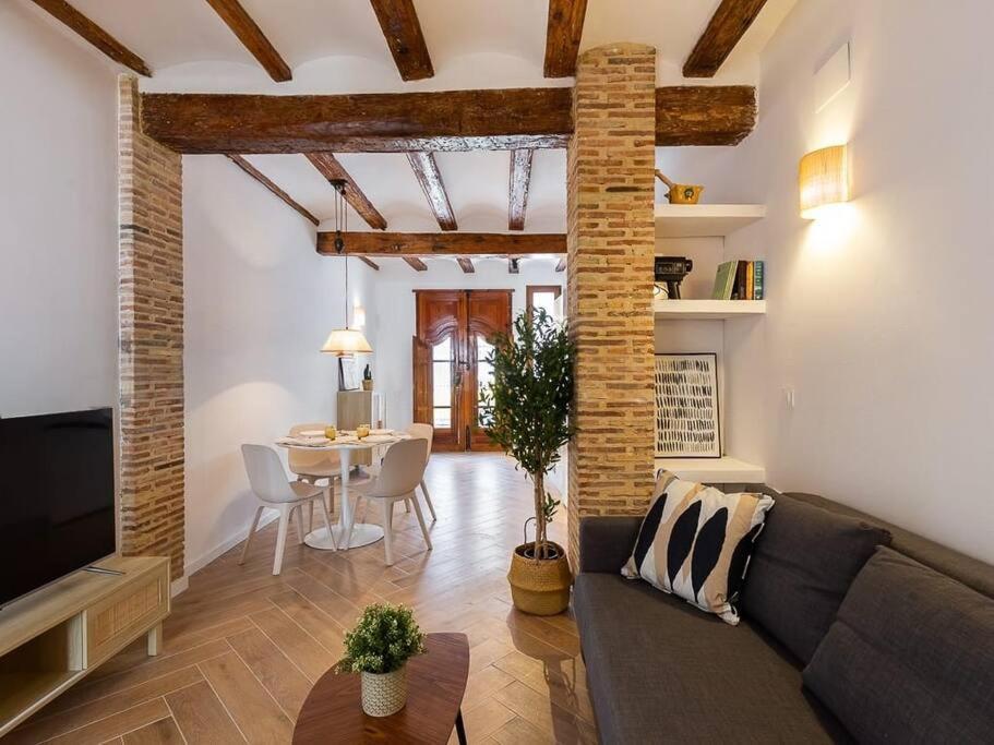 Beautiful Restored House With Terrace Валенсія Екстер'єр фото